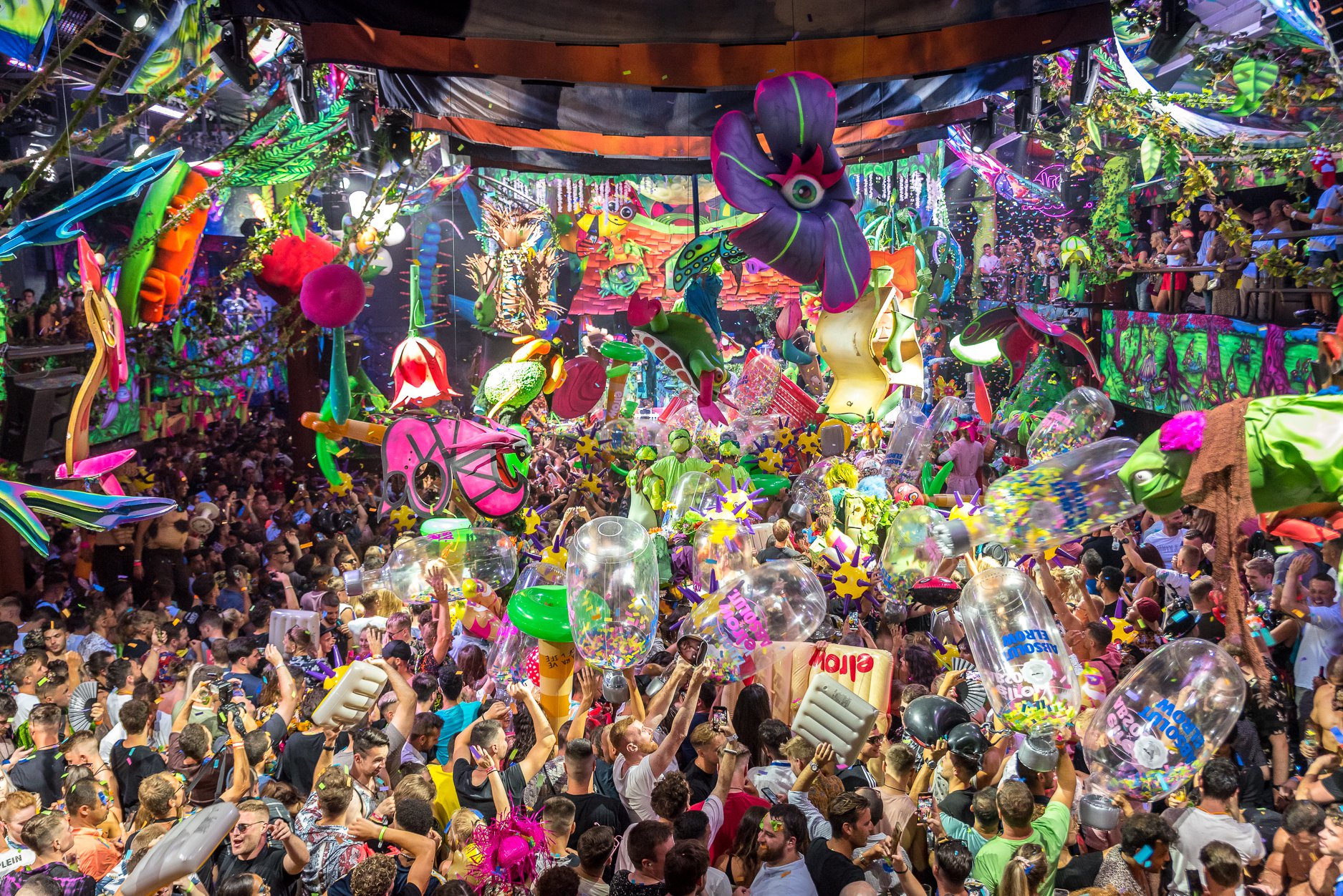 Las 10 Playas Para Salir De Fiesta En España Destu Descuentos Para Estudiantes